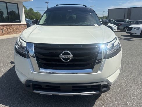 Used 2023 Nissan Pathfinder Platinum w/ Cargo Package image 10