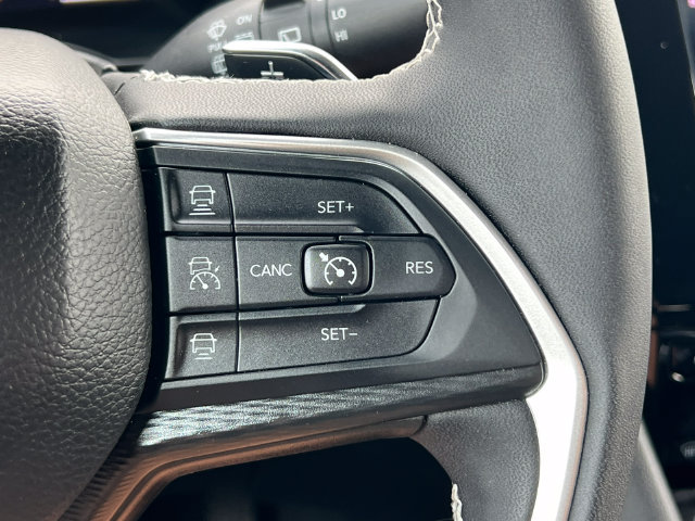 Used 2025 Jeep Grand Cherokee Laredo X w/ Luxury Tech Group I AWD/4WD image 21