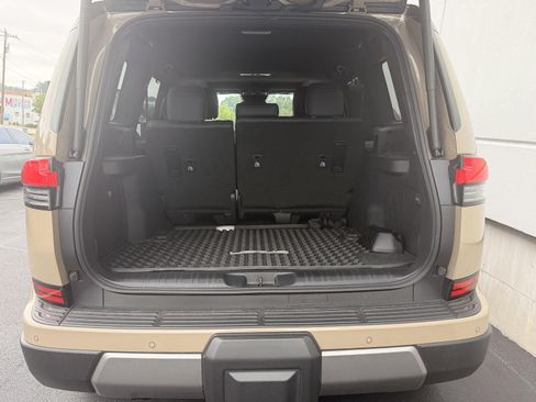 Used 2024 Lexus GX 550 AWD/4WD image 6