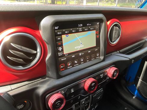Used 2021 Jeep Wrangler Unlimited Rubicon AWD/4WD image 21