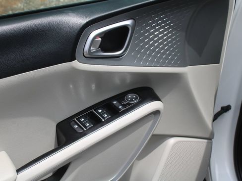 Used 2023 Kia Soul LX FWD image 18