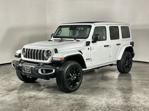 Used 2025 Jeep Wrangler Unlimited Sahara w/ Safety Group AWD/4WD image 4