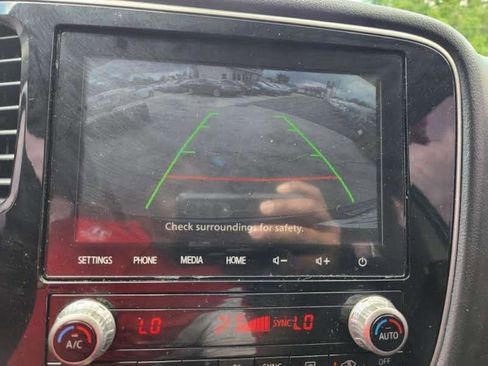 Used 2020 Mitsubishi Outlander SE AWD/4WD image 17
