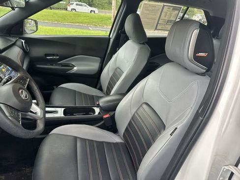 Used 2023 Nissan Kicks SR w/ SR Premium Package FWD image 15