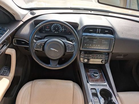 Used 2017 Jaguar F-PACE Prestige AWD/4WD image 17
