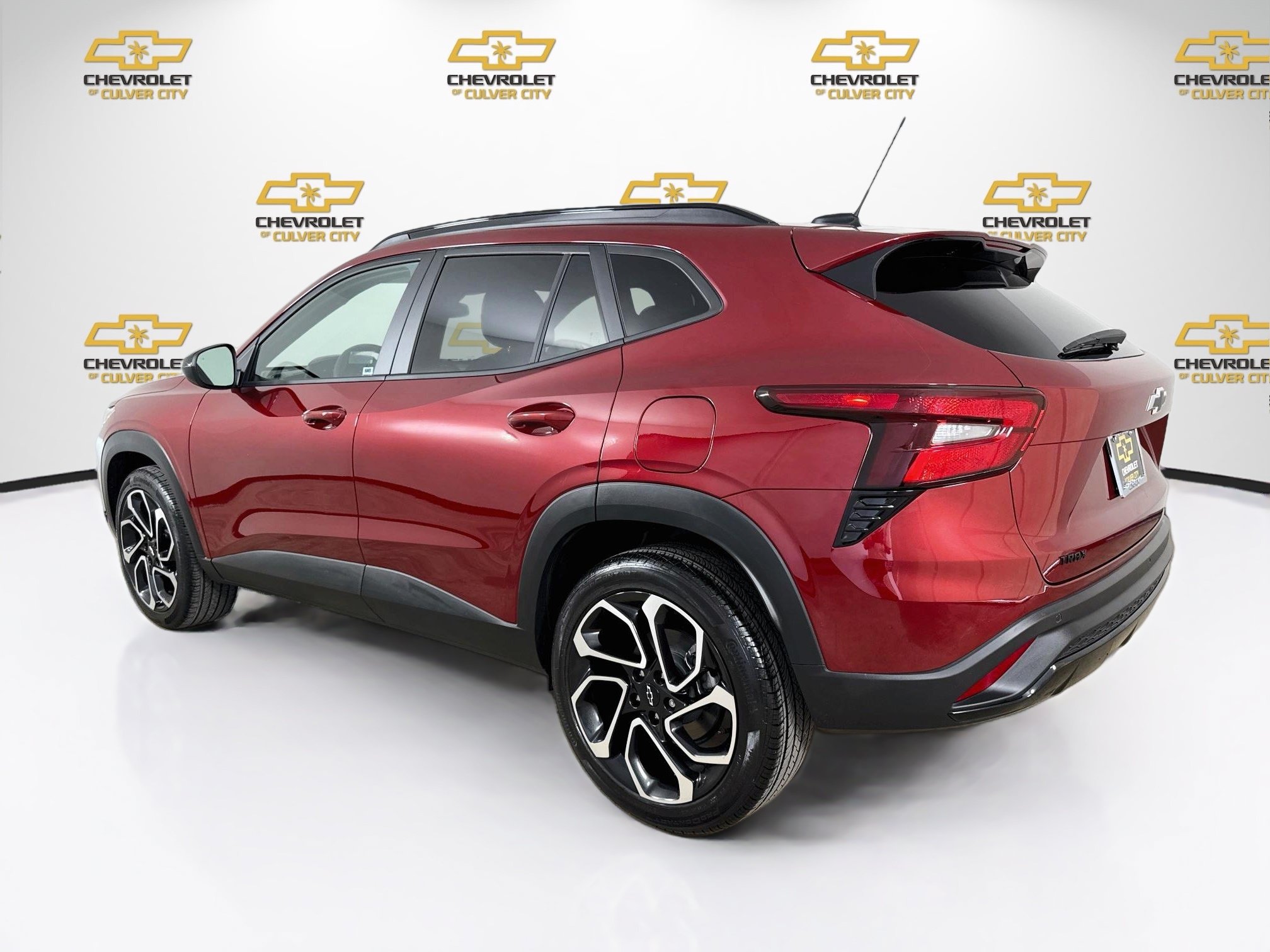 Used 2025 Chevrolet Trax RS w/ Sunroof Package FWD image 6
