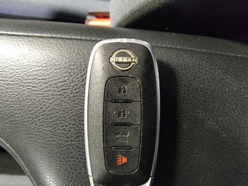 Used 2025 Nissan Versa SV FWD image 32