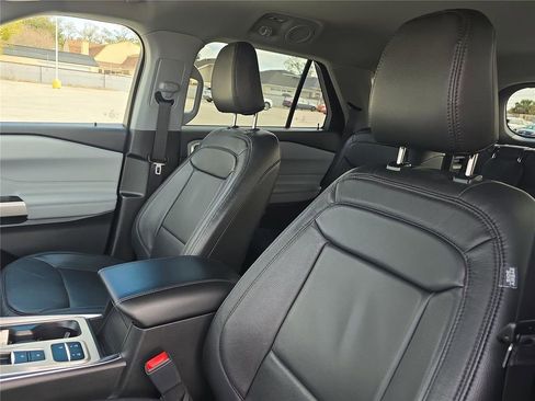 Used 2023 Ford Explorer XLT w/ Equipment Group 202A image 24
