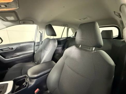 Used 2019 Toyota RAV4 LE image 5