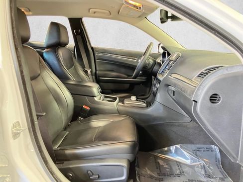 Used 2023 Chrysler 300 Touring L w/ Safetytec Plus Group RWD image 19
