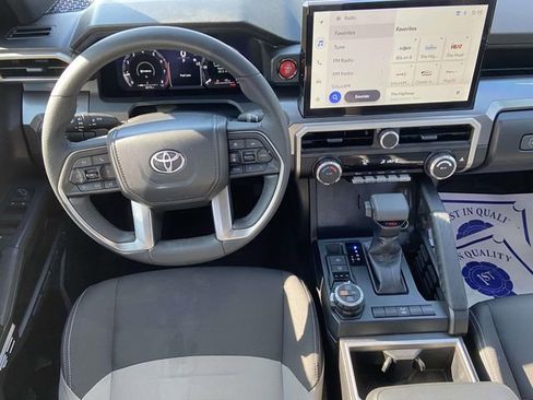 Used 2025 Toyota Tacoma TRD Off-Road AWD/4WD image 10