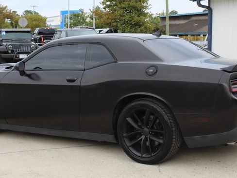 Used 2016 Dodge Challenger R/T Scat Pack RWD image 3