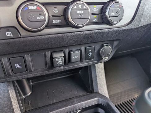 Used 2023 Toyota Tacoma TRD Off-Road AWD/4WD image 31