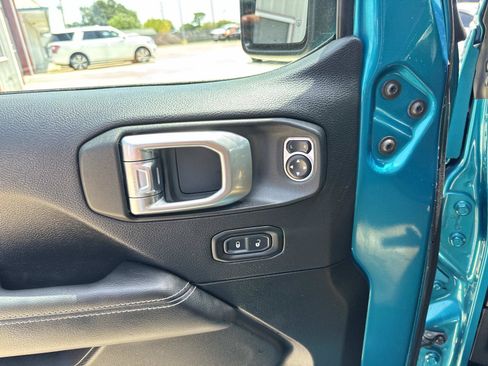 Used 2020 Jeep Wrangler Unlimited Sahara AWD/4WD image 19