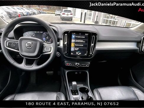 Used 2022 Volvo XC40 T5 Momentum image 13