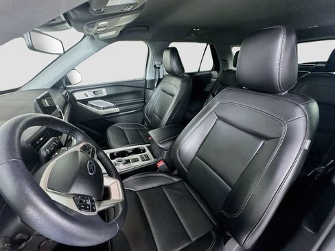 Used 2024 Ford Explorer Limited w/ Limited Technology Package RWD image 22