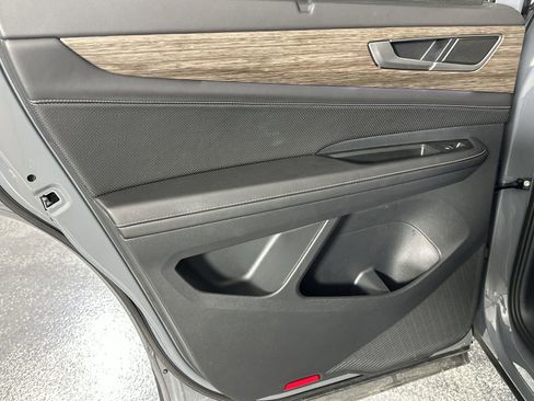 Used 2025 Volkswagen Atlas SEL image 30