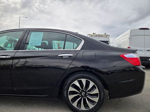 Used 2015 Honda Accord Hybrid Sedan image 4
