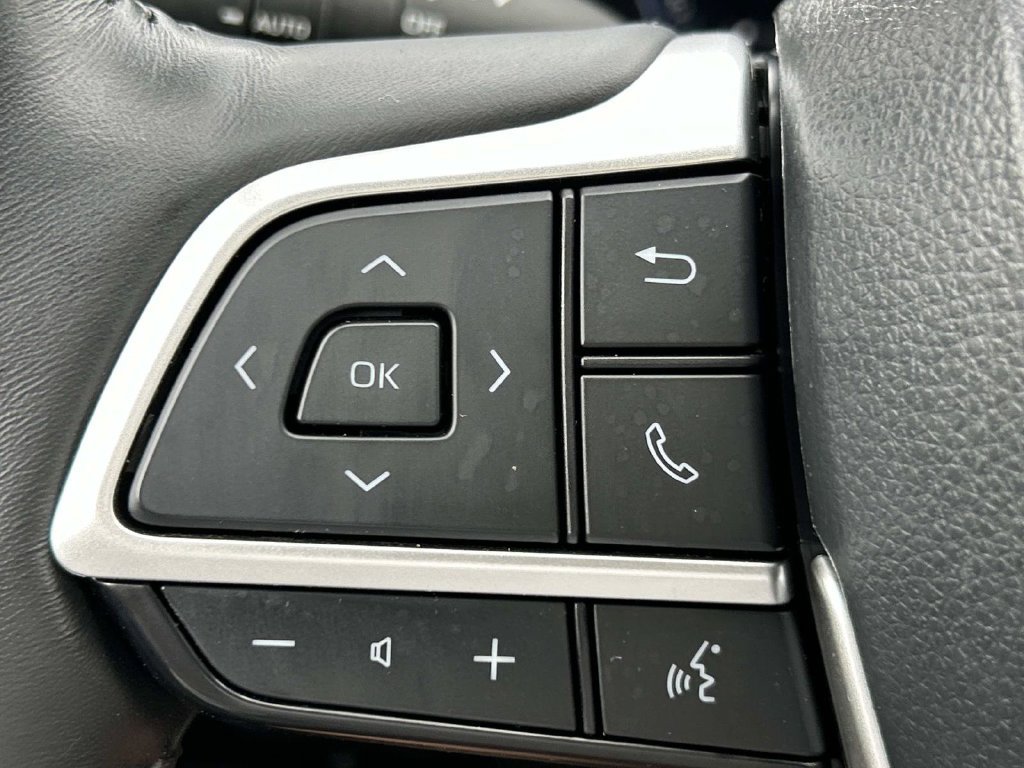 Used 2023 Toyota Highlander Limited AWD/4WD image 33