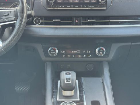 Used 2023 Mitsubishi Outlander ES image 15