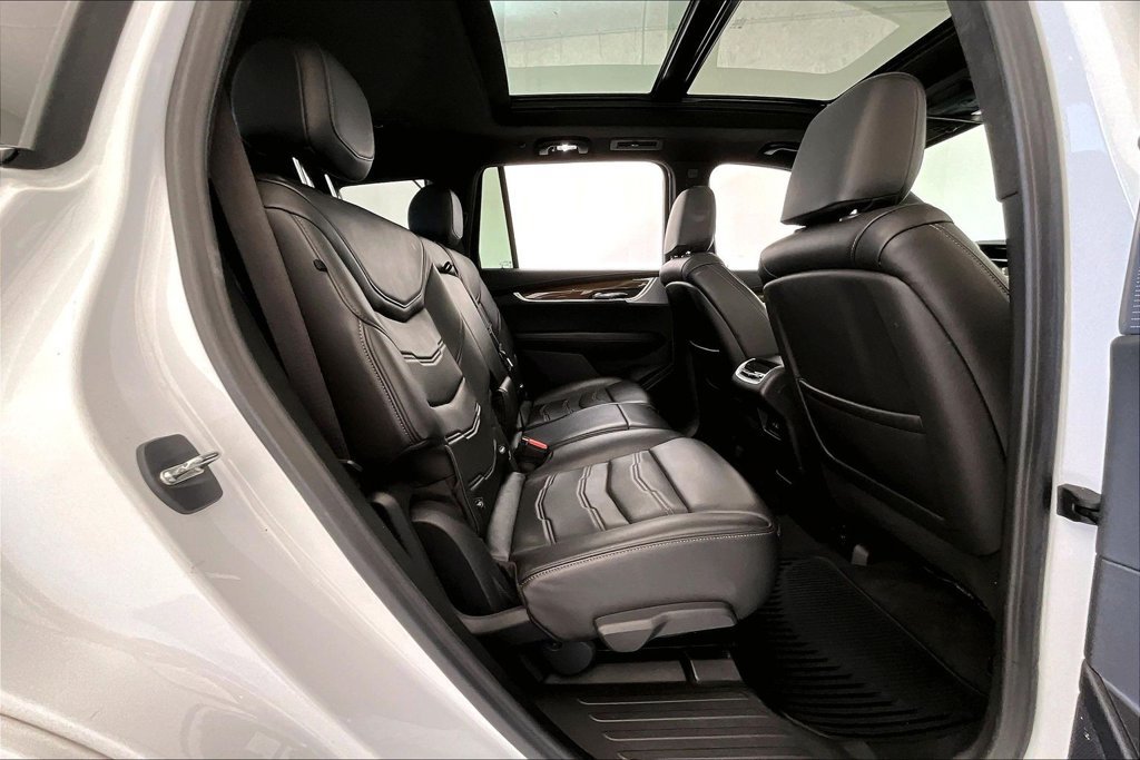 Used 2024 Cadillac XT6 AWD image 33