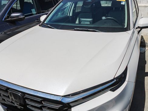 Used 2023 Honda CR-V EX image 3