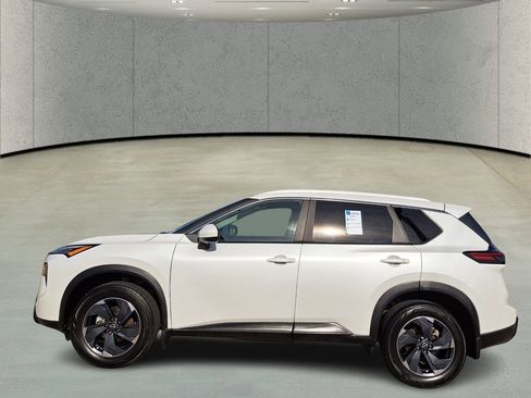 Used 2024 Nissan Rogue SV w/ SV Premium Package image 8