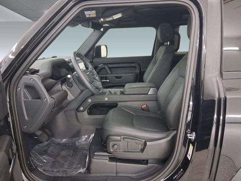 Used 2025 Land Rover Defender 90 S image 5
