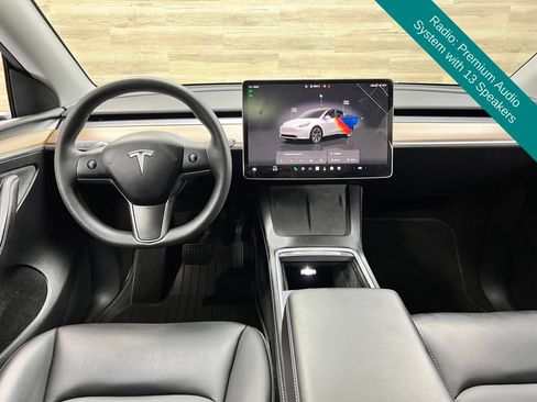 Used 2025 Tesla Model Y Long Range AWD/4WD image 2
