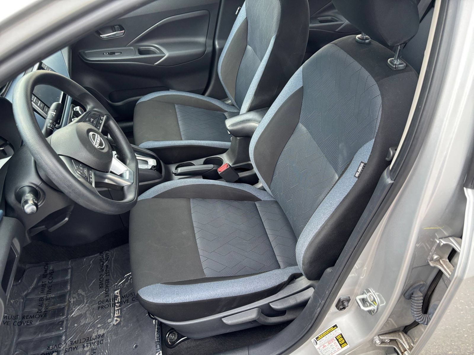 Used 2025 Nissan Versa SV FWD image 33