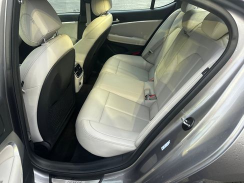 Used 2025 Genesis G70 2.5T image 20