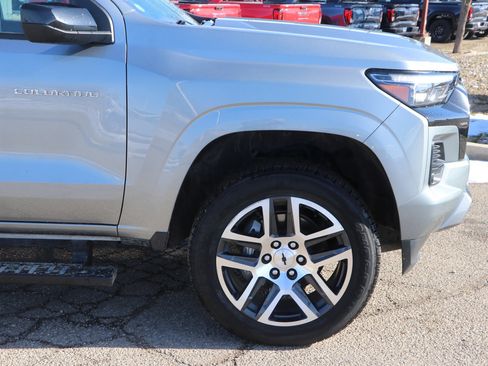 Used 2023 Chevrolet Colorado Z71 w/ Z71 Convenience Package 2 image 9