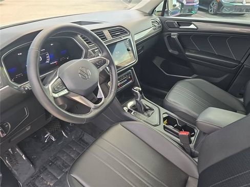Used 2024 Volkswagen Tiguan SE FWD image 15