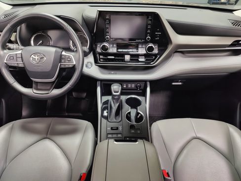 Used 2022 Toyota Highlander XLE image 22