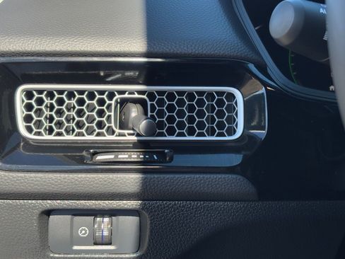 Used 2025 Honda Civic Sport image 29