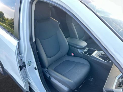 Used 2024 Toyota RAV4 LE AWD/4WD image 30
