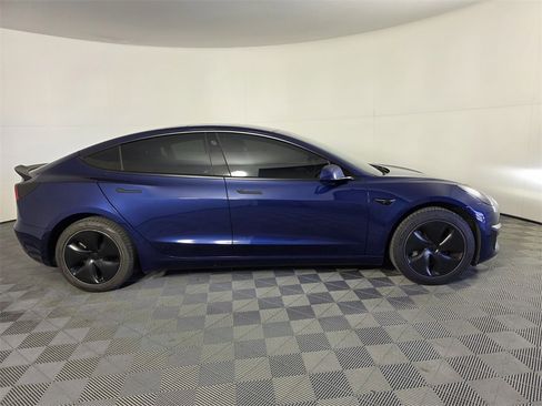 Used 2018 Tesla Model 3 Mid Range image 4