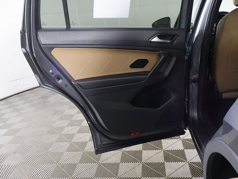 Used 2022 Volkswagen Tiguan SE image 25