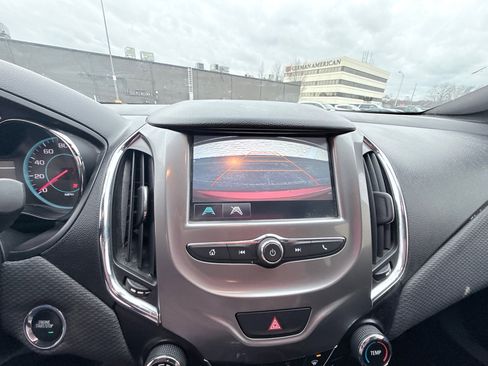 Used 2017 Chevrolet Cruze LT w/ Convenience Package image 16