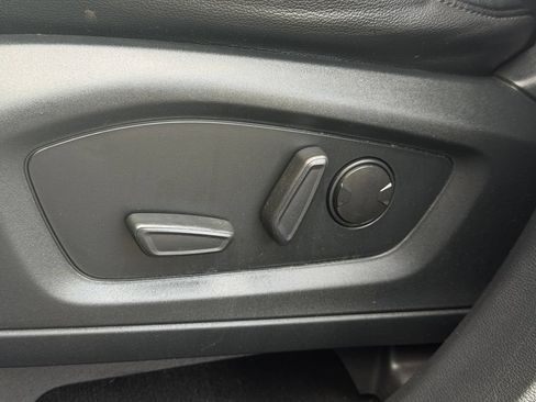 Used 2020 Ford Explorer XLT w/ Equipment Group 202A RWD image 20