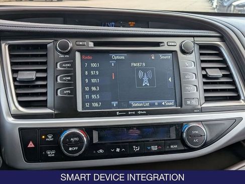 Used 2017 Toyota Highlander XLE AWD/4WD image 23