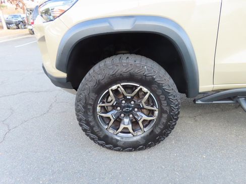 Used 2023 Chevrolet Colorado ZR2 w/ ZR2 Convenience Package III image 13