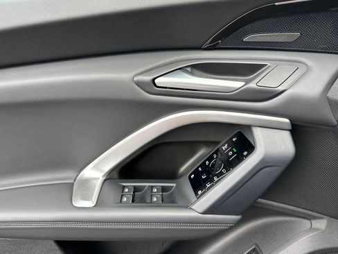 Used 2025 Audi Q5 Premium Plus w/ Premium Plus image 11