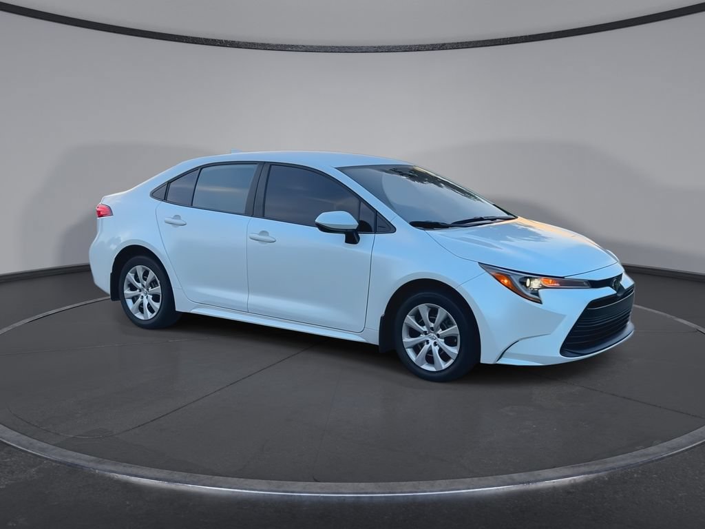 Used 2026 Toyota Corolla LE FWD image 2