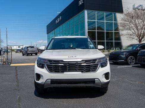 Used 2025 Kia Seltos LX image 11