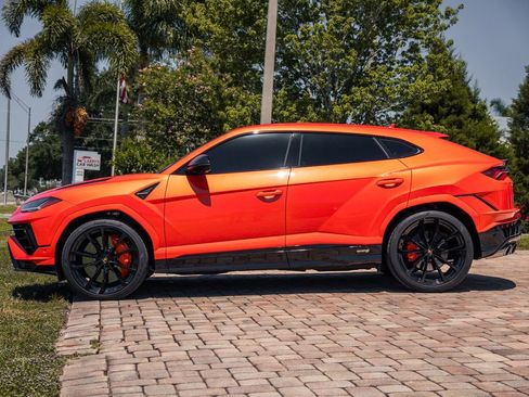 Used 2024 Lamborghini Urus S AWD/4WD image 3
