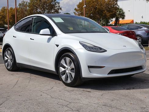 Used 2021 Tesla Model Y Long Range image 2