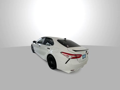 Used 2020 Toyota Camry SE w/ Carpet Mat Package FWD image 6