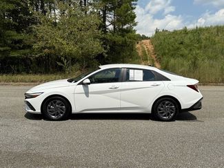 Used 2024 Hyundai Elantra SEL video 2