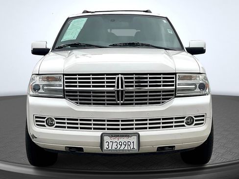 Used 2014 Lincoln Navigator 2WD image 3